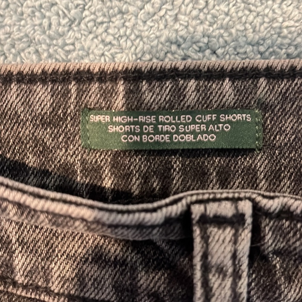 Women’s super high rise rolled cuff shorts. 1893 - Picture 3 of 5